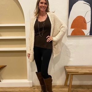 🤍Cozy popcorn cardigan